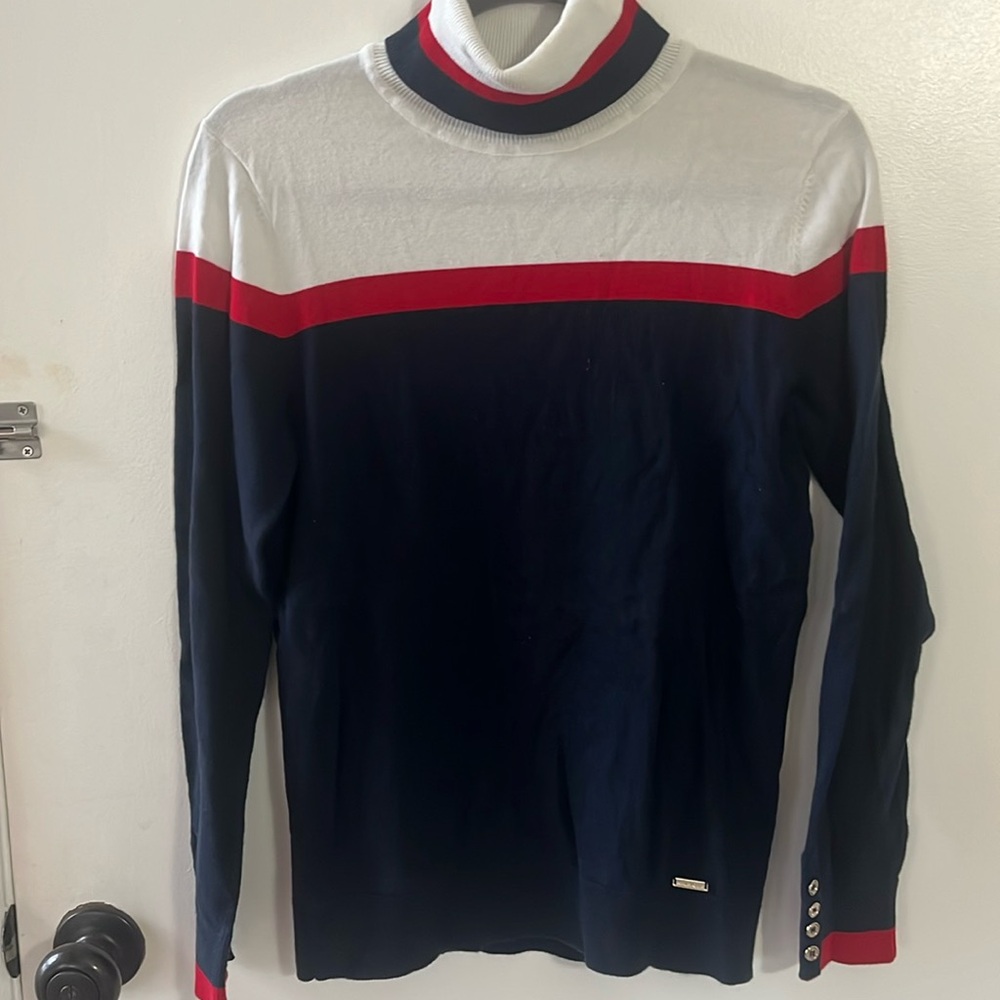 Long sleeve, turtleneck.